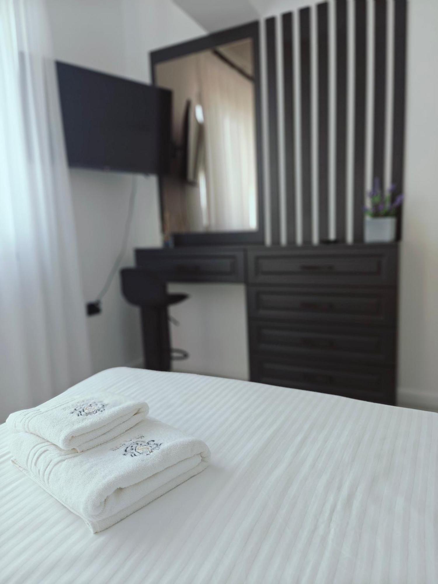Mamaia Nord Vip Aparthotel Năvodari Exterior foto